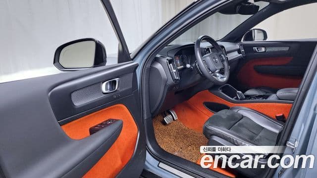 Volvo XC40 2020 — Фото 10/20