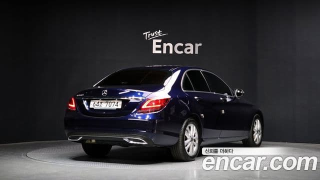 Mercedes-Benz C-Class 2019 — ფოტო 2/20