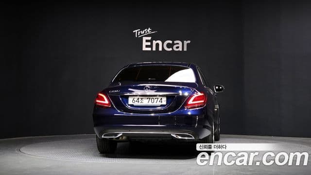 Mercedes-Benz C-Class 2019 — ფოტო 4/20