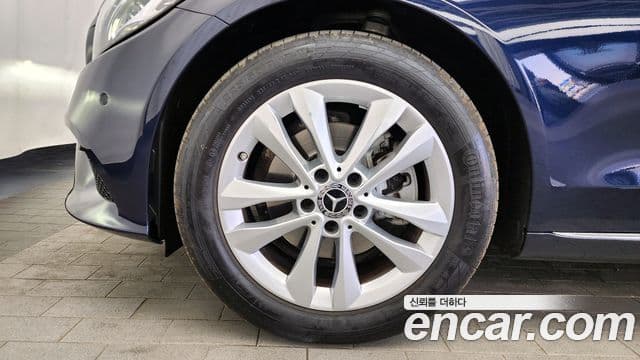 Mercedes-Benz C-Class 2019 — ფოტო 5/20