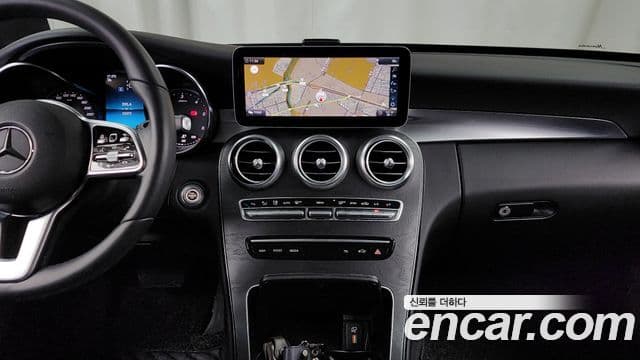 Mercedes-Benz C-Class 2019 — ფოტო 14/20