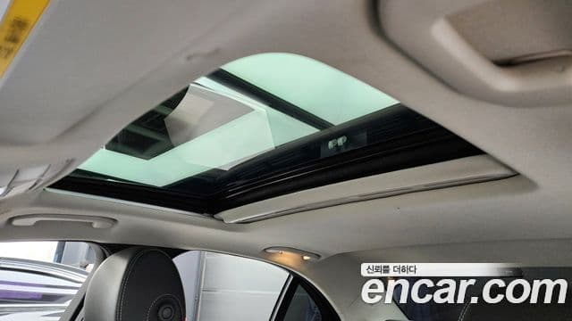 Mercedes-Benz C-Class 2019 — ფოტო 18/20