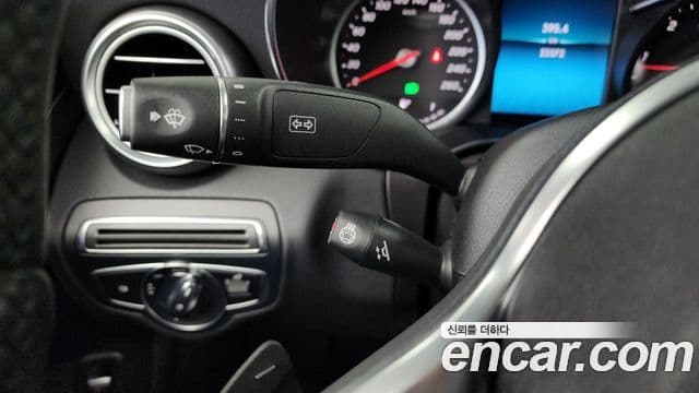 Mercedes-Benz C-Class 2019 — ფოტო 19/20