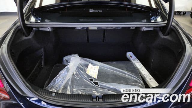 Mercedes-Benz C-Class 2019 — ფოტო 20/20