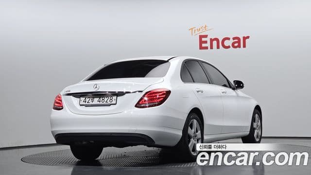 Mercedes-Benz C-Class 2018 — ფოტო 2/20