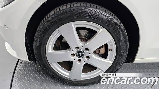 Mercedes-Benz C-Class 2018 — ფოტო 5/20
