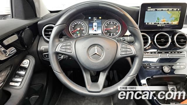 Mercedes-Benz C-Class 2018 — ფოტო 14/20
