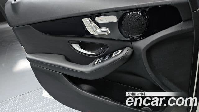 Mercedes-Benz C-Class 2018 — ფოტო 15/20