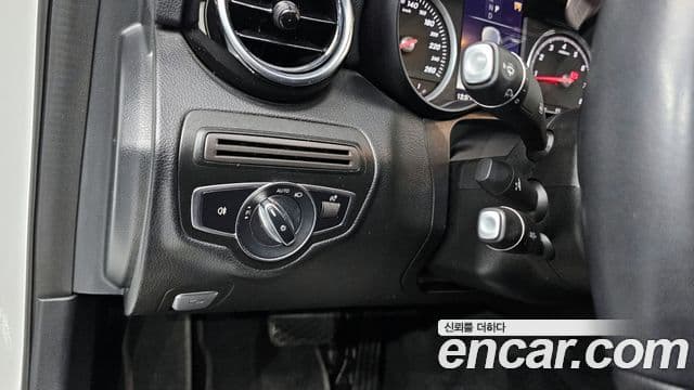 Mercedes-Benz C-Class 2018 — ფოტო 16/20