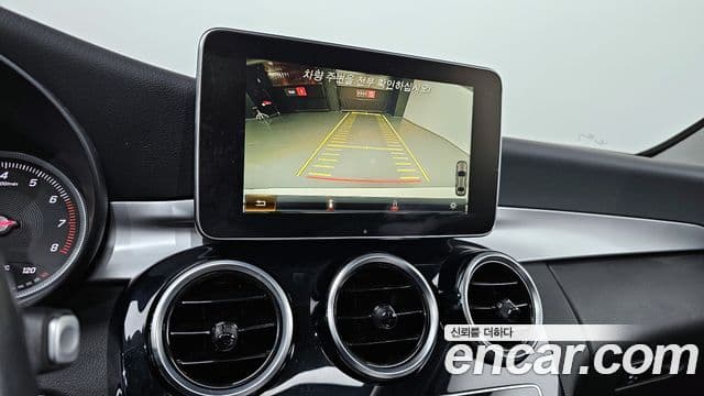 Mercedes-Benz C-Class 2018 — ფოტო 17/20