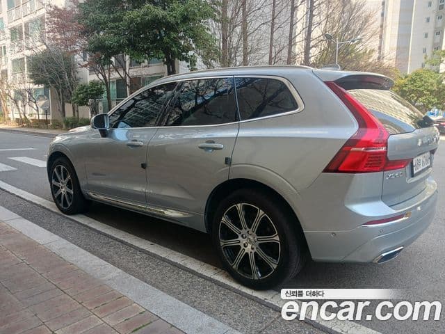 Volvo XC60 2019 — Şəkil 1/17