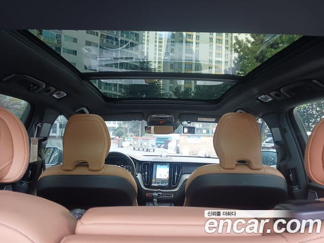 Volvo XC60 2019 — Şəkil 7/17