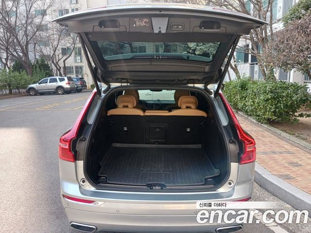 Volvo XC60 2019 — Şəkil 11/17