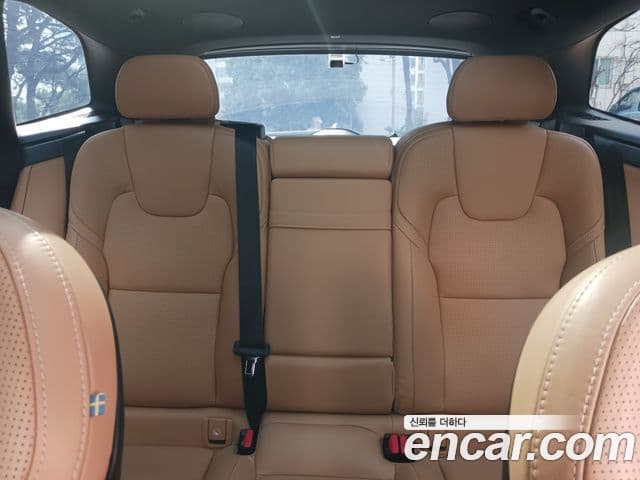 Volvo XC60 2019 — Şəkil 12/17
