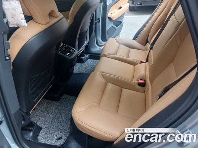 Volvo XC60 2019 — Şəkil 15/17