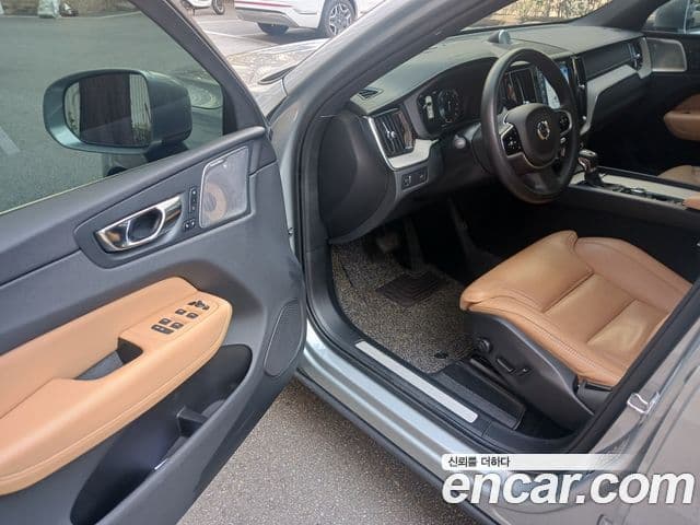 Volvo XC60 2019 — Şəkil 16/17