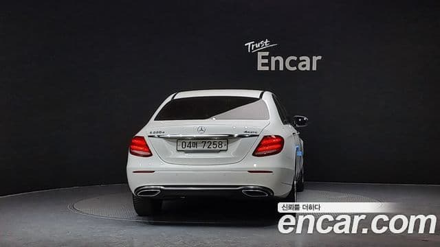 Mercedes-Benz E-Class 2018 — ფოტო 4/20