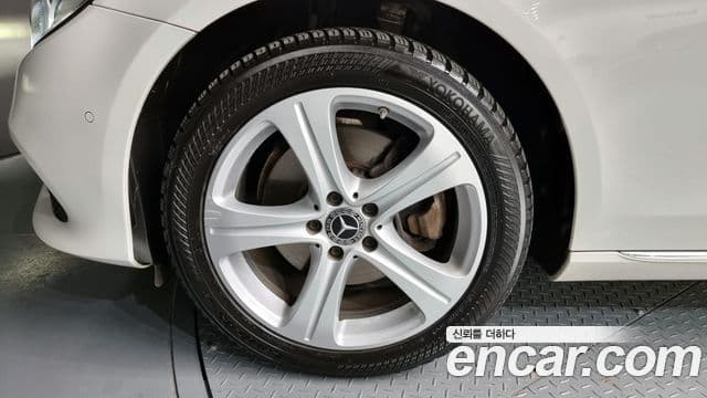 Mercedes-Benz E-Class 2018 — ფოტო 5/20