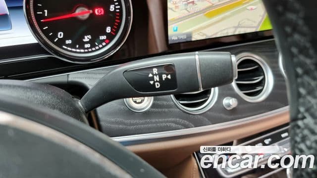 Mercedes-Benz E-Class 2018 — ფოტო 9/20