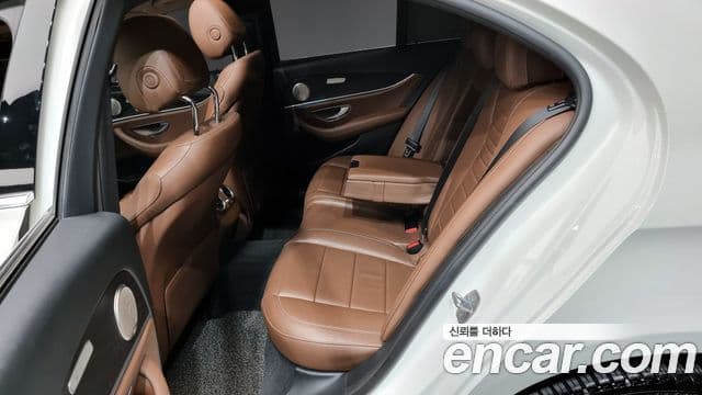 Mercedes-Benz E-Class 2018 — ფოტო 11/20