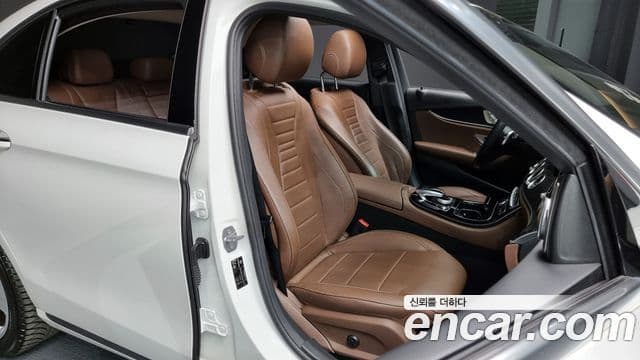 Mercedes-Benz E-Class 2018 — ფოტო 12/20