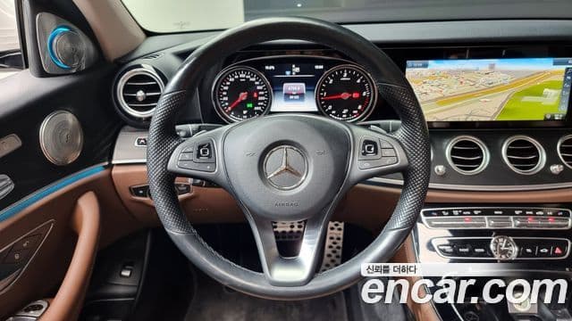 Mercedes-Benz E-Class 2018 — ფოტო 13/20