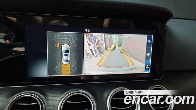 Mercedes-Benz E-Class 2018 — ფოტო 15/20
