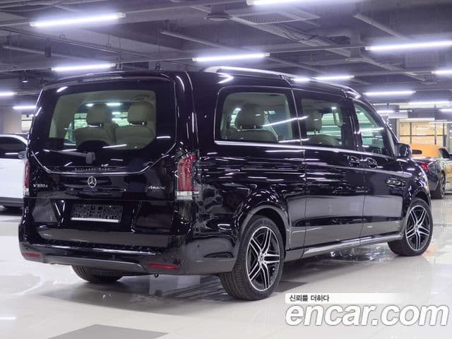 Mercedes-Benz V-Class 2025 — Photo 3/20