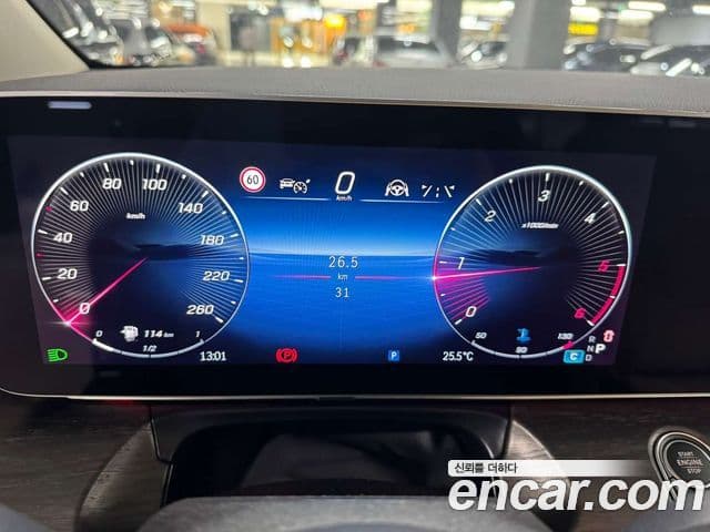 Mercedes-Benz V-Class 2025 — Photo 19/20