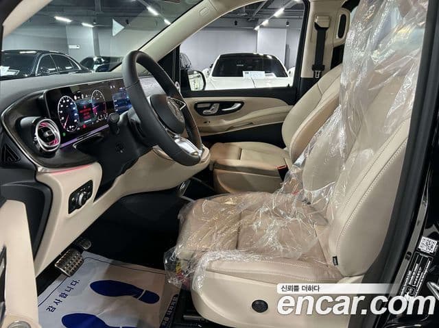 Mercedes-Benz V-Class 2025 — Photo 4/20