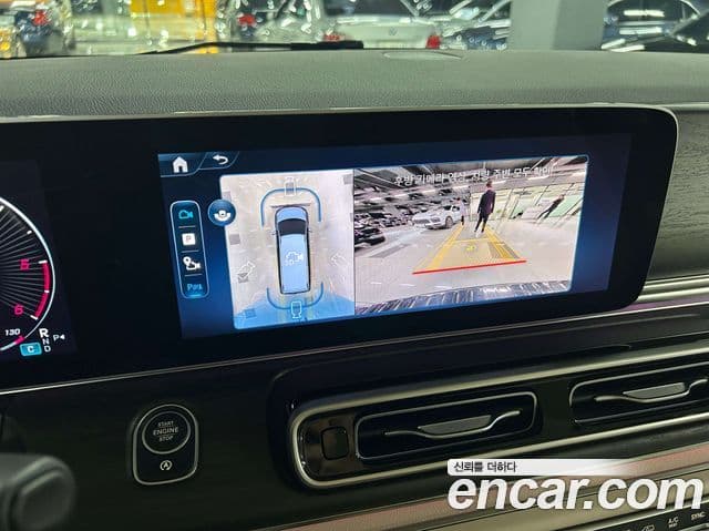 Mercedes-Benz V-Class 2025 — Photo 9/20