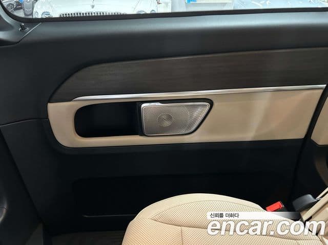 Mercedes-Benz V-Class 2025 — Photo 12/20