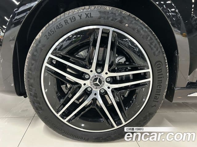 Mercedes-Benz V-Class 2025 — Photo 7/20