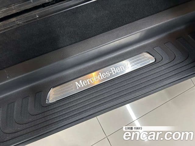 Mercedes-Benz V-Class 2025 — Photo 5/20