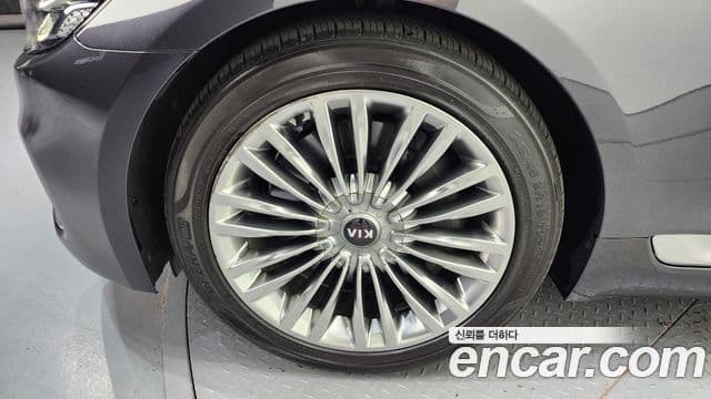 Kia The K9 2018 — Photo 19/20