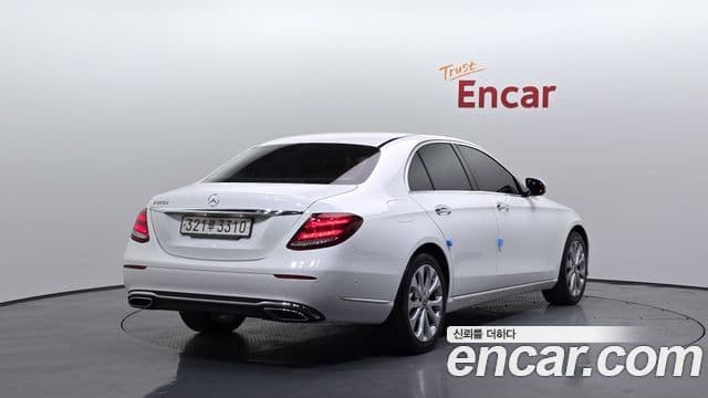 Mercedes-Benz E-Class 2018 — ფოტო 1/20