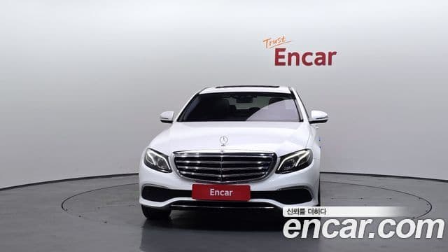 Mercedes-Benz E-Class 2018 — ფოტო 2/20