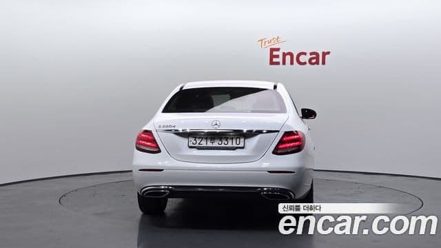 Mercedes-Benz E-Class 2018 — ფოტო 3/20