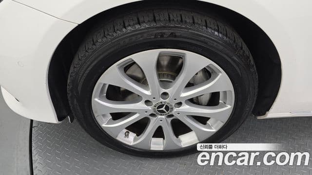 Mercedes-Benz E-Class 2018 — ფოტო 4/20