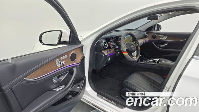 Mercedes-Benz E-Class 2018 — ფოტო 8/20