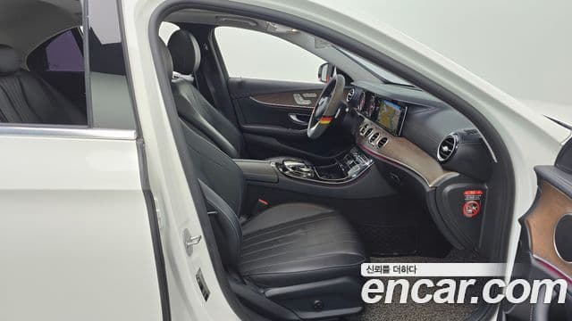 Mercedes-Benz E-Class 2018 — ფოტო 10/20
