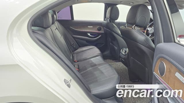 Mercedes-Benz E-Class 2018 — ფოტო 11/20