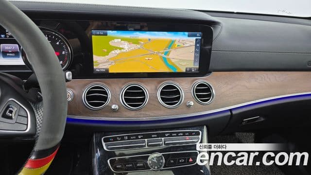 Mercedes-Benz E-Class 2018 — ფოტო 13/20