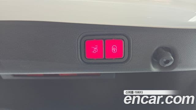 Mercedes-Benz E-Class 2018 — ფოტო 19/20