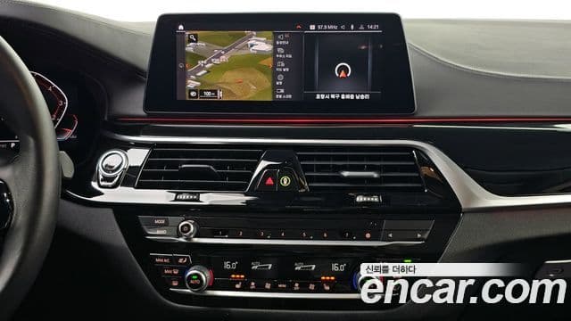 BMW 5 Series 2020 — ფოტო 16/20