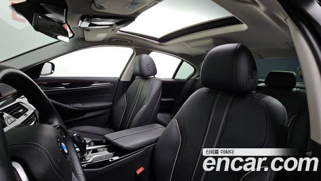 BMW 5 Series 2020 — ფოტო 19/20