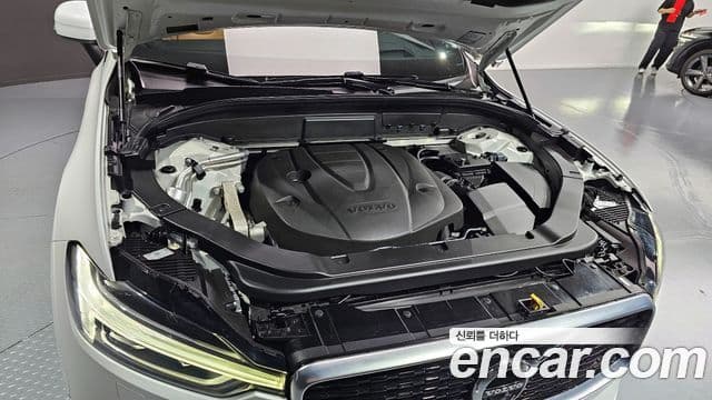 Volvo XC60 2020 — Şəkil 12/20