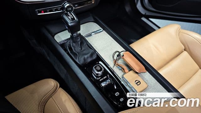 Volvo XC60 2020 — Şəkil 7/20