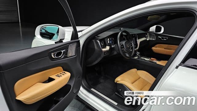 Volvo XC60 2020 — Şəkil 14/20