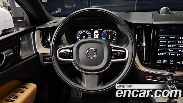 Volvo XC60 2020 — Şəkil 17/20
